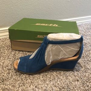 NWT Baltic Blue Suede Caper Wedges - Size 7.5